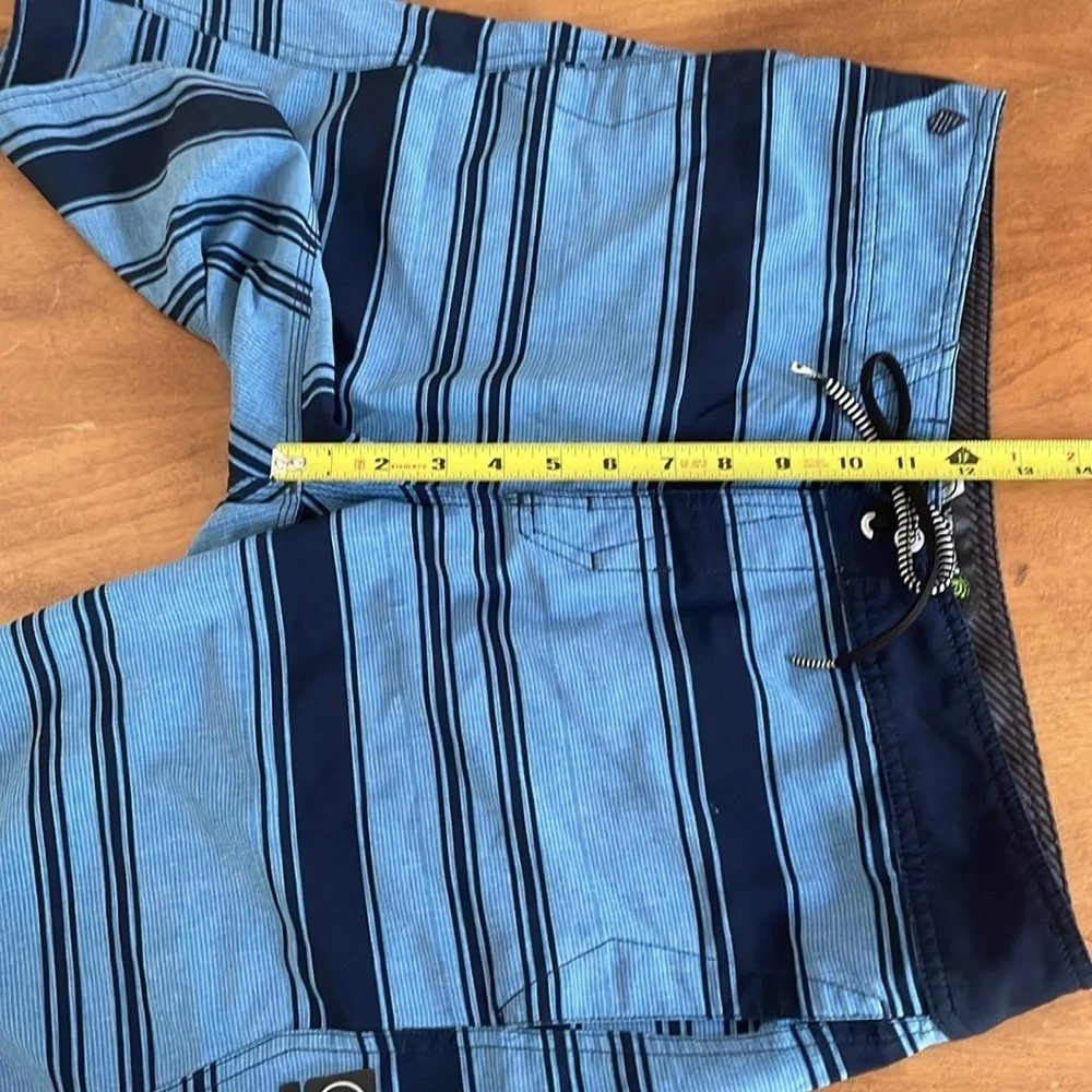 Volcom Mod Tech Board Shorts Size 32